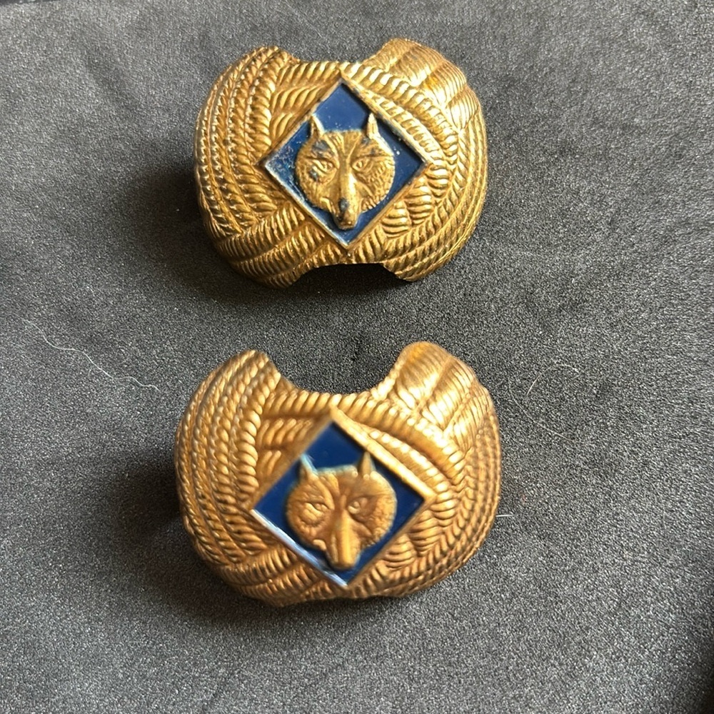 Boyscout wolf neckerchief slide.